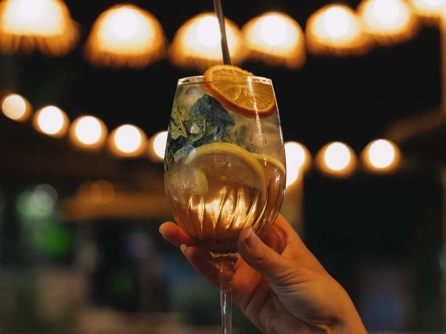Bar & cocktails